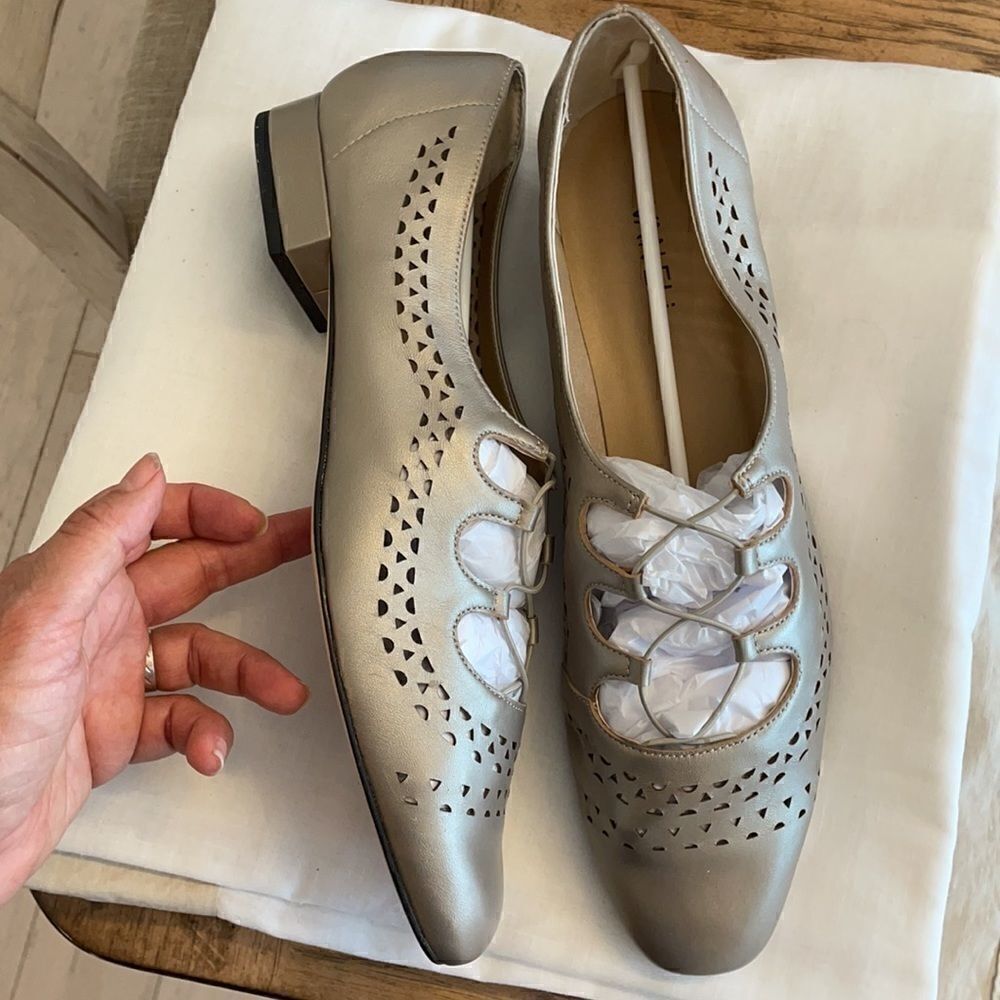 VANELI PEARLY OPAL TAN FLATS. NEW